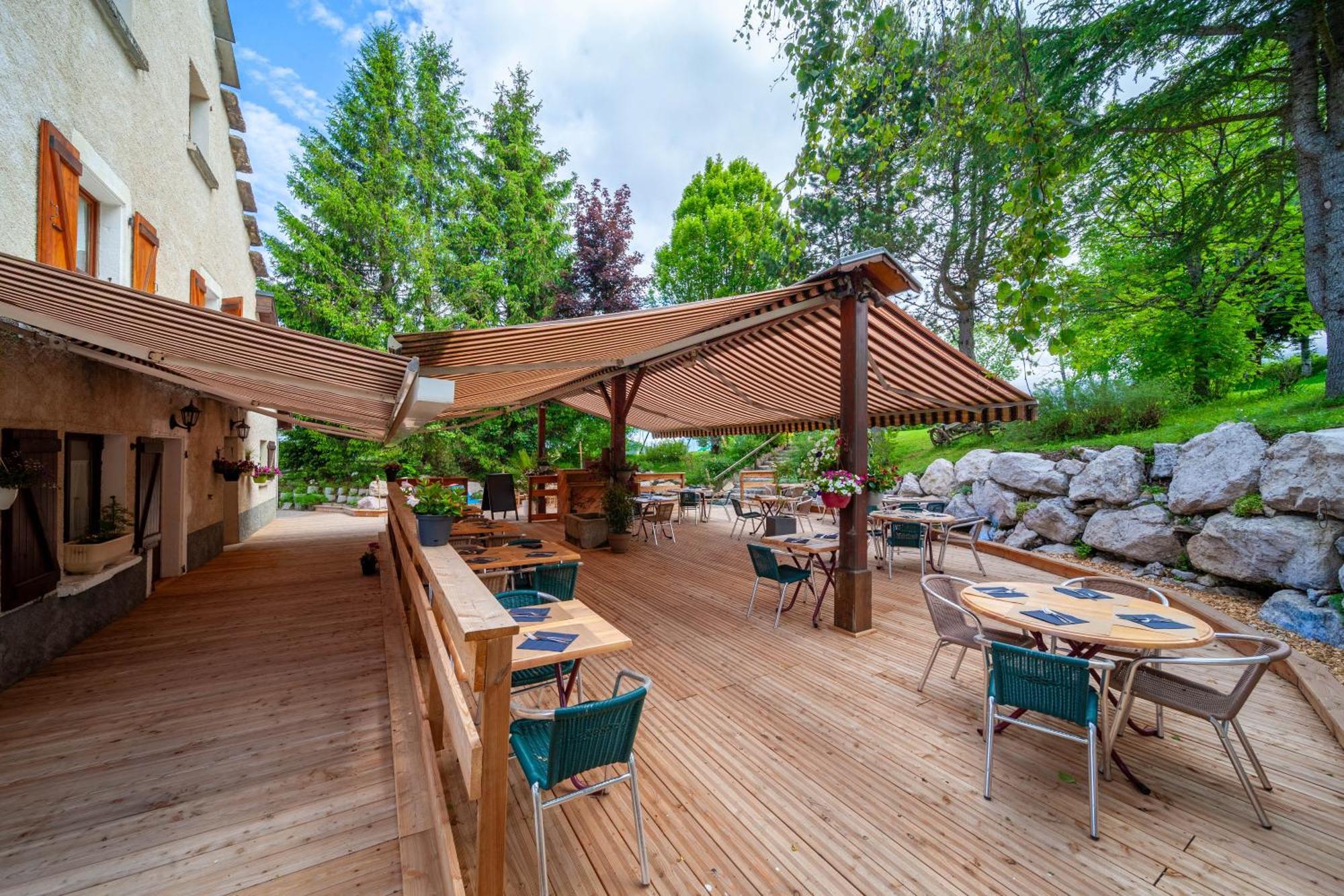 Auberge Des Montauds - Hotel & Restaurant Виллар-де-Ланс Экстерьер фото