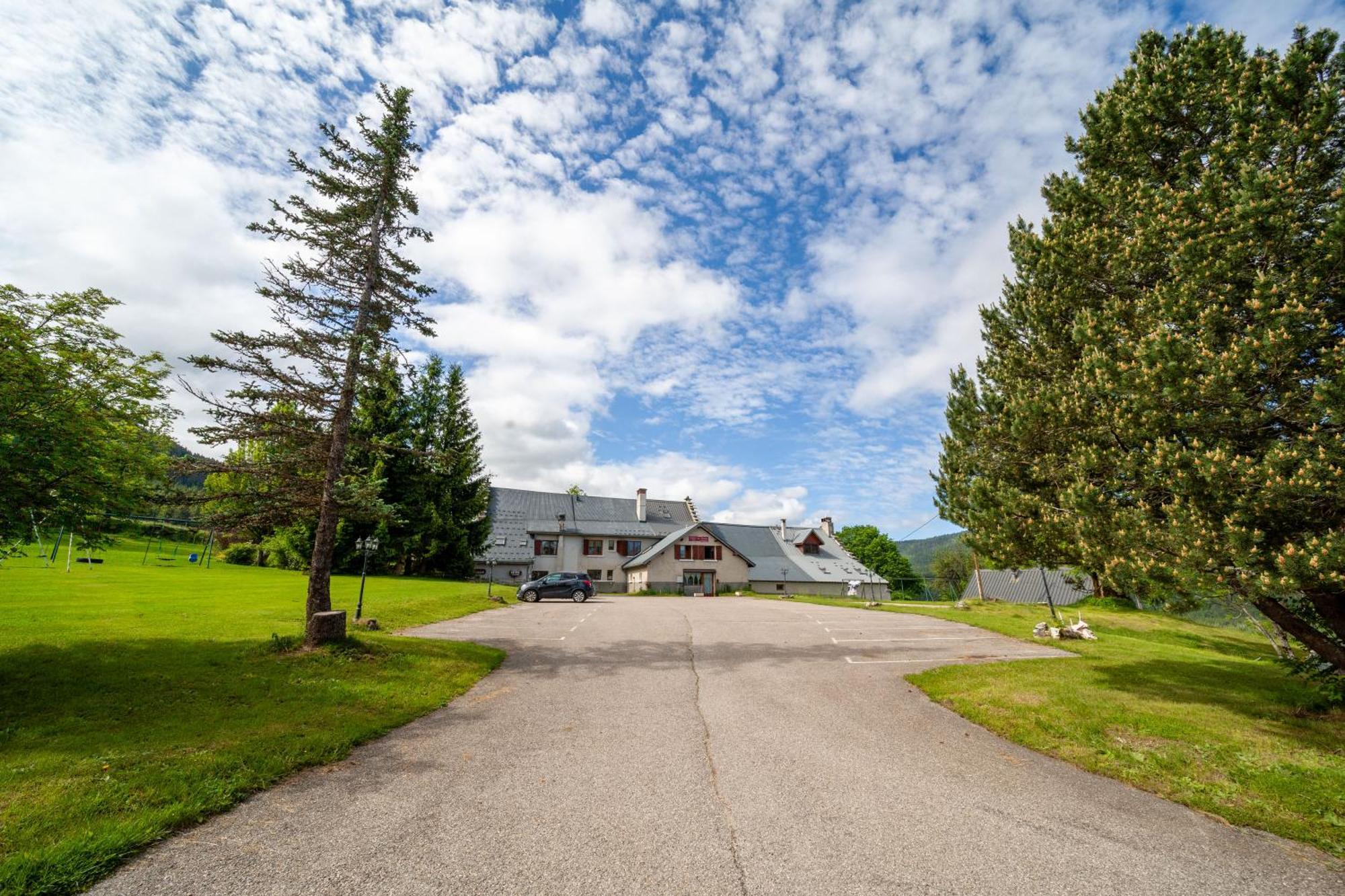 Auberge Des Montauds - Hotel & Restaurant Виллар-де-Ланс Экстерьер фото