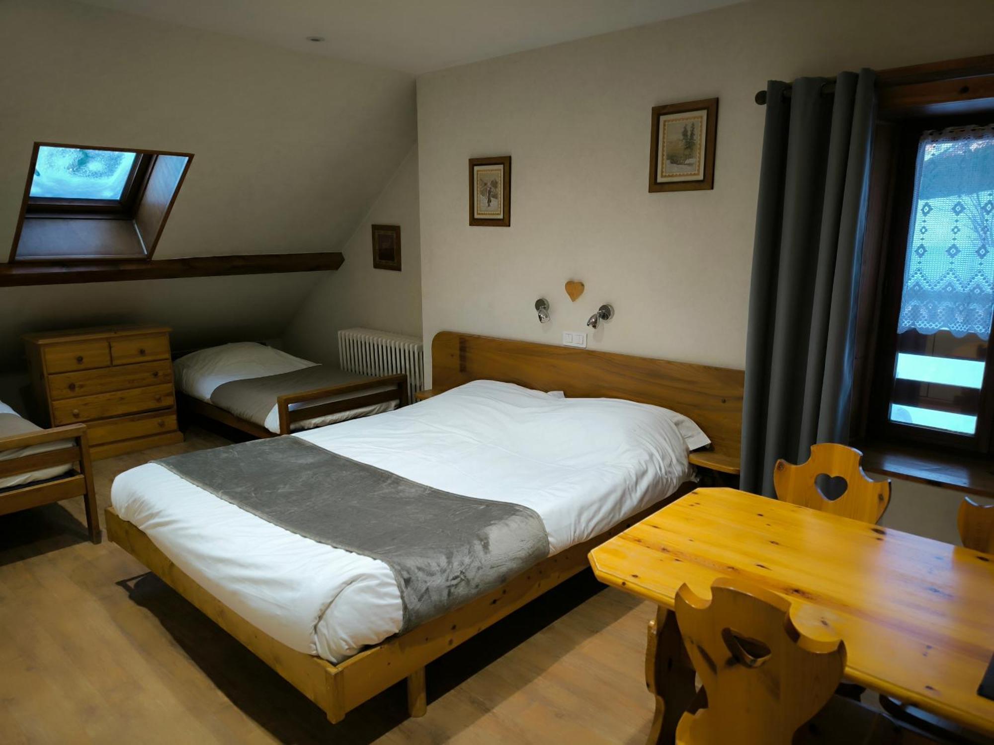 Auberge Des Montauds - Hotel & Restaurant Виллар-де-Ланс Экстерьер фото