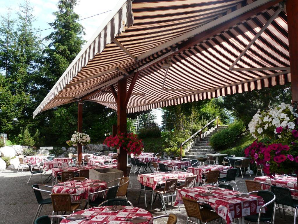 Auberge Des Montauds - Hotel & Restaurant Виллар-де-Ланс Экстерьер фото